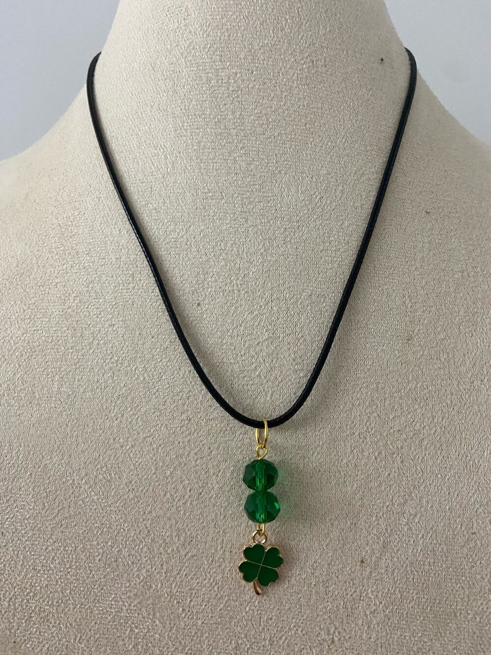 green glass shamrock pendant necklace